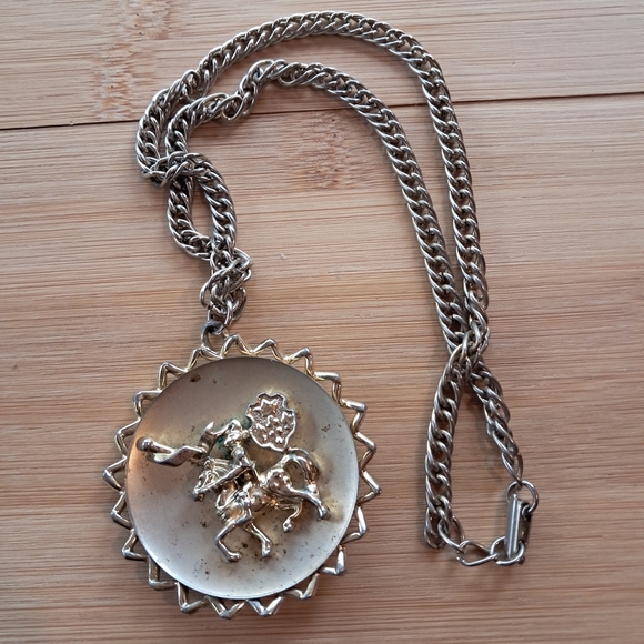 Vintage Jewelry - Unique Silver Medallion Necklace